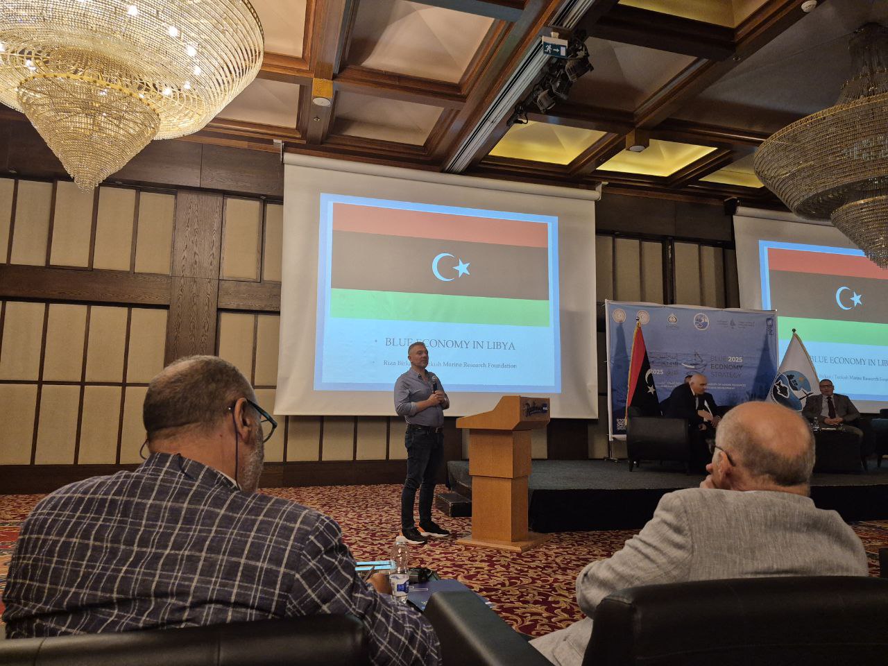 photo 5917743431378126030 y